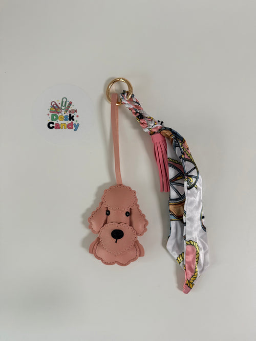 Blush Puppy Charm - roze hond sleutelhanger met sjaal